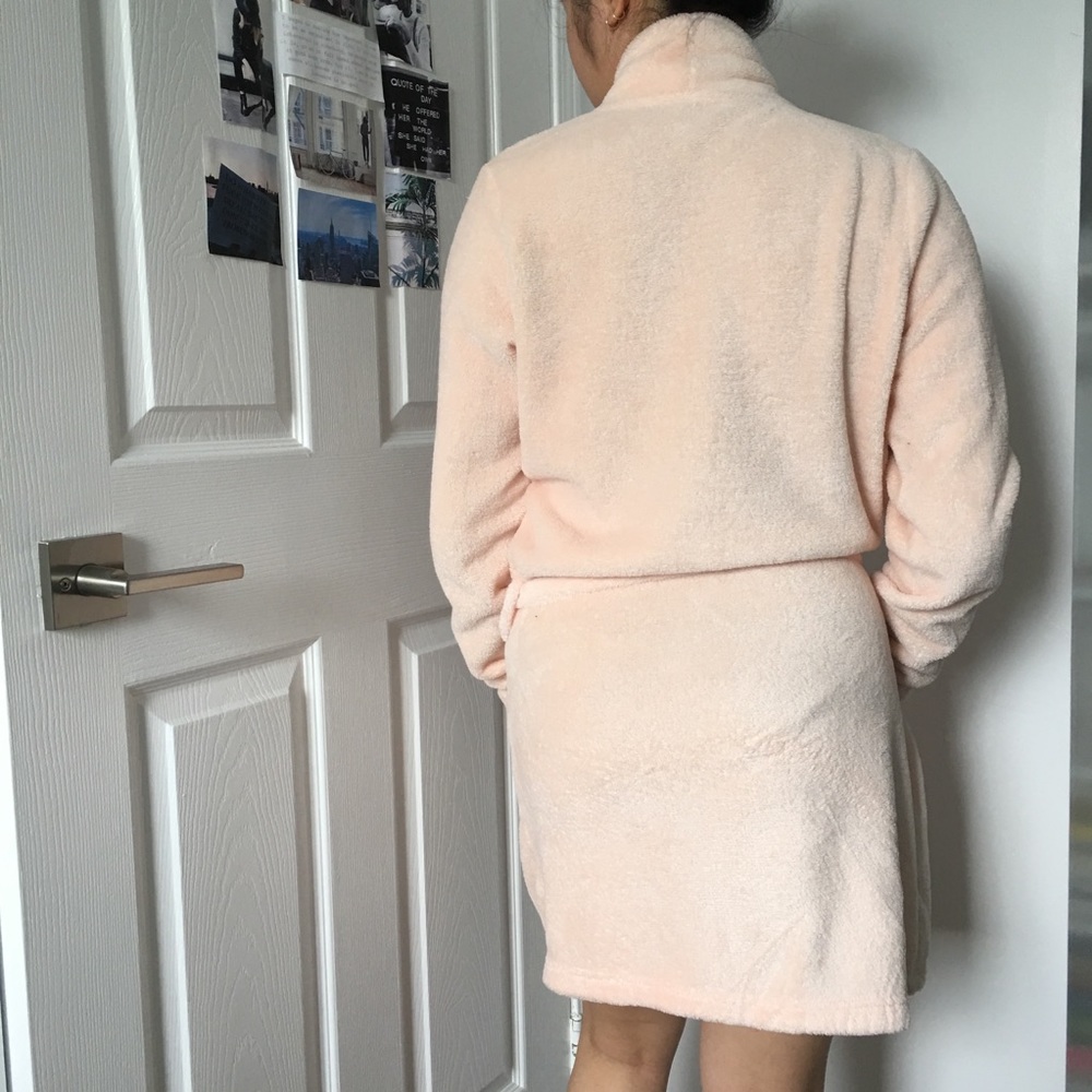 Forever 21 Cozy Robe - Picture 2 of 3